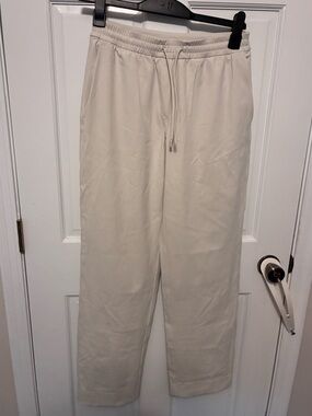 Lululemon trousers in size S. Color: bone.
